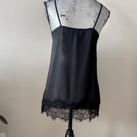 𝅺⭐️2 FOR $20⭐️ COMO BLACK Camisole Blouse With Lace Hem. Black size Small. - Picture 3 of 12